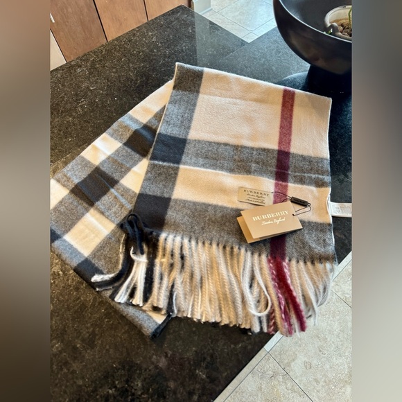 NEW 💕 XL BURBERRY LONDON Gray Half Mega Giant Check Cashmere Scarf Shawl Wrap - Picture 5 of 12